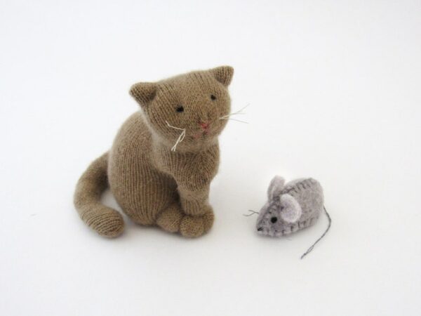cat and mouse sewing kit brown